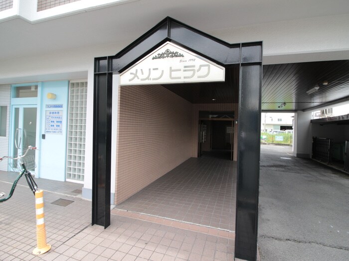 物件外観写真3　(エントランス部分)