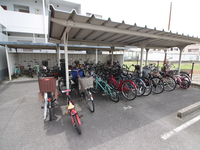 物件外観写真5　(駐輪場)