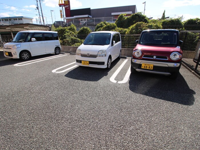 物件外観写真5　(エントランス部分)