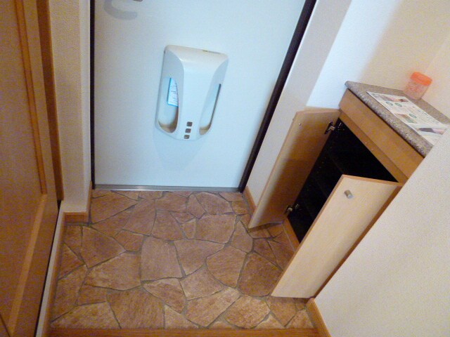 物件内観写真12　(玄関)