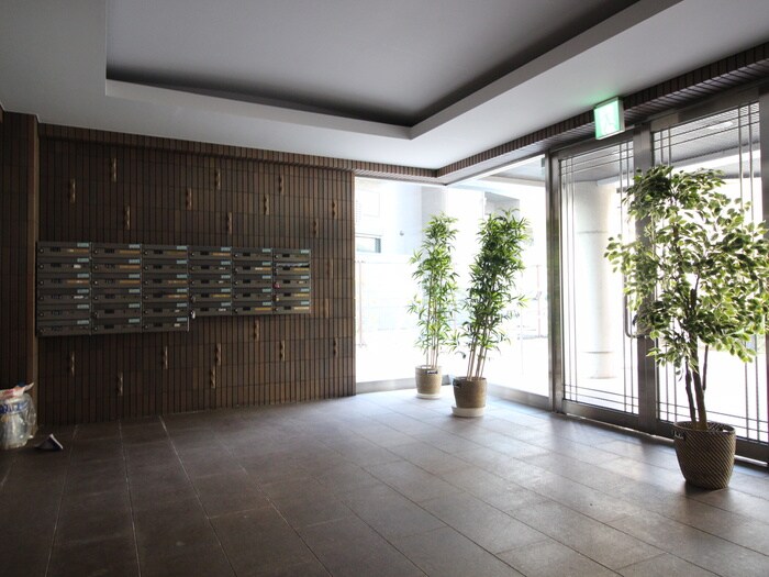 物件外観写真2　(エントランス部分)