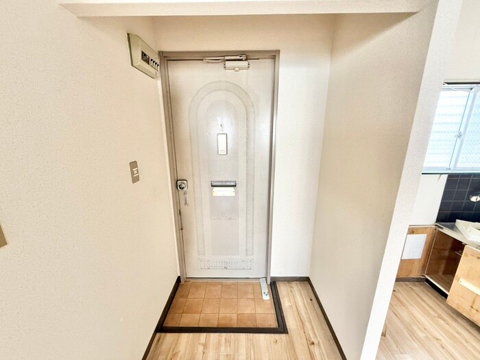 物件内観写真16　(玄関)