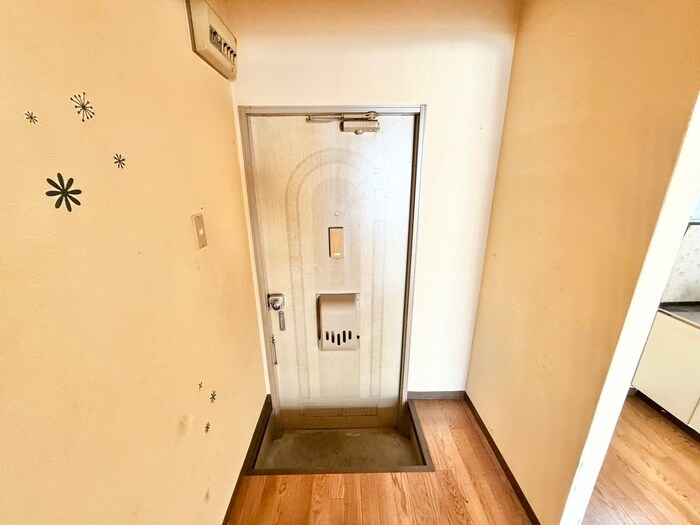 物件内観写真16　(玄関)
