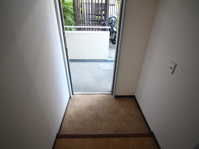 物件内観写真21　(玄関)