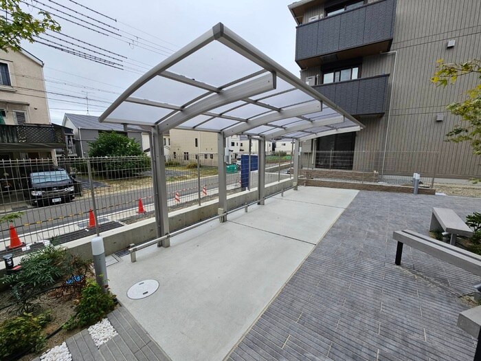 物件外観写真3　(駐輪場)