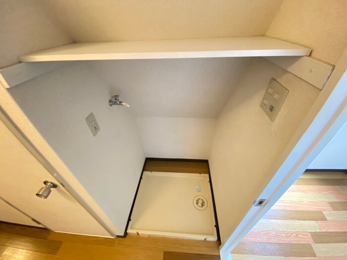 物件内観写真14　(洗濯機置場)