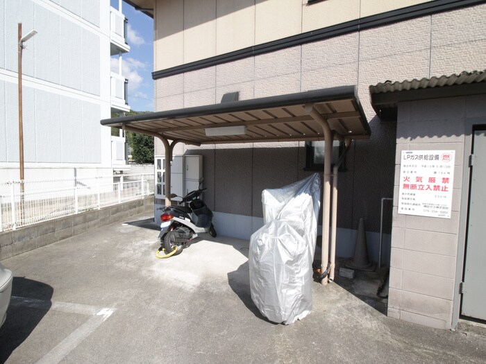 物件外観写真4　(駐輪場)