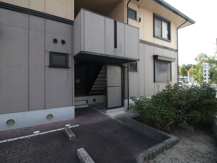 物件外観写真5　(エントランス部分)