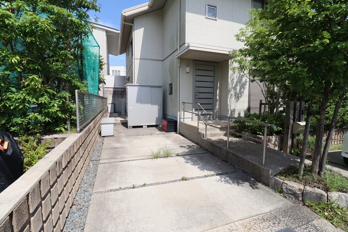 物件外観写真4　(駐車場)