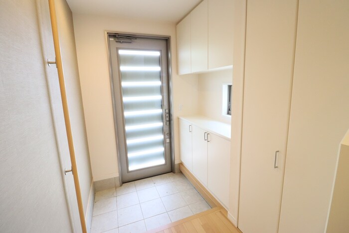 物件内観写真13　(玄関)