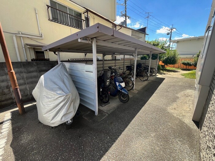 物件外観写真4　(駐輪場)