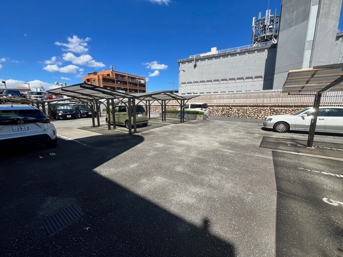 物件外観写真5　(駐車場)