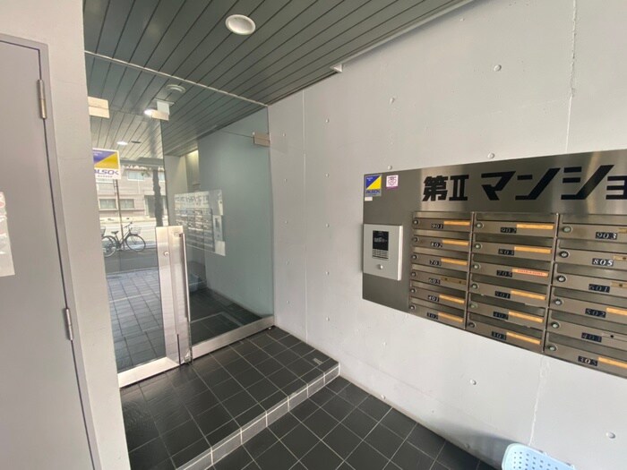 物件外観写真3　(エントランス部分)