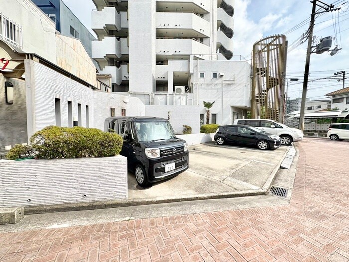 物件外観写真4　(駐車場)