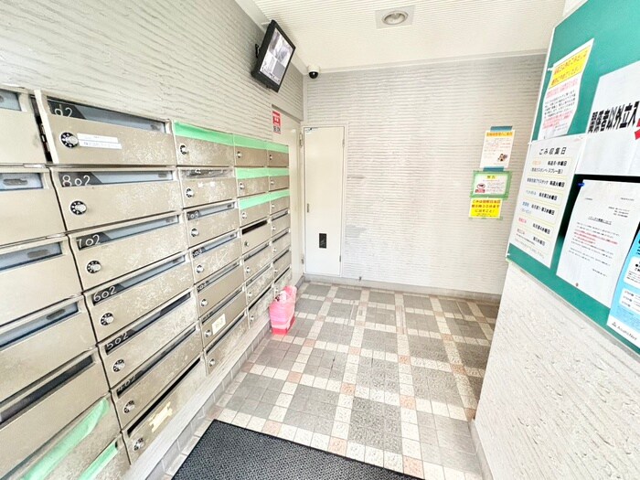 物件外観写真6　(エントランス部分)