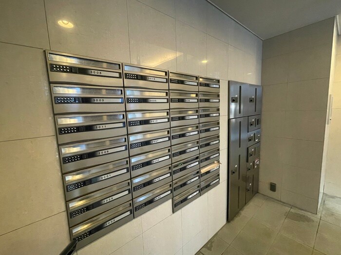 物件外観写真6　(エントランス部分)