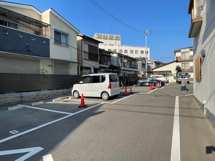物件外観写真3　(駐車場)