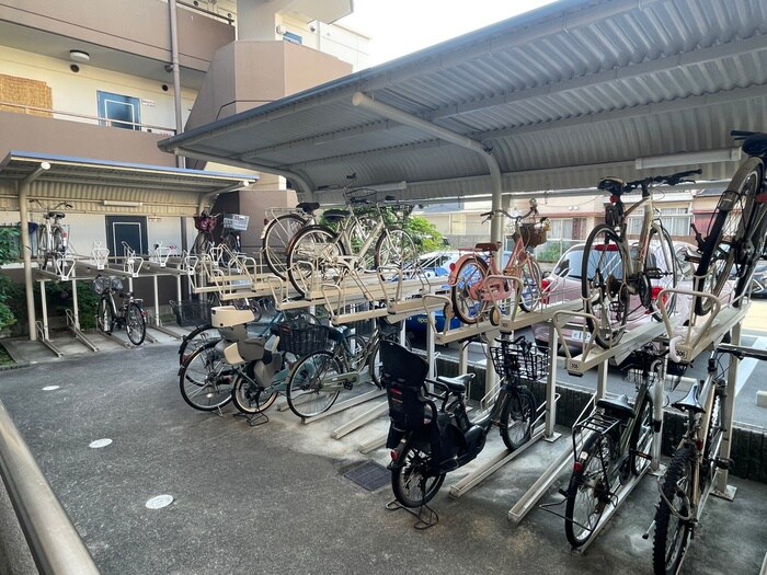 物件外観写真4　(駐輪場)
