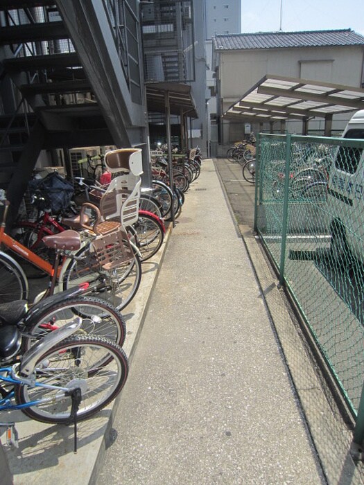 物件外観写真2　(駐輪場)