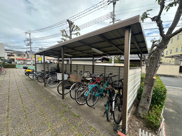 物件外観写真4　(駐輪場)