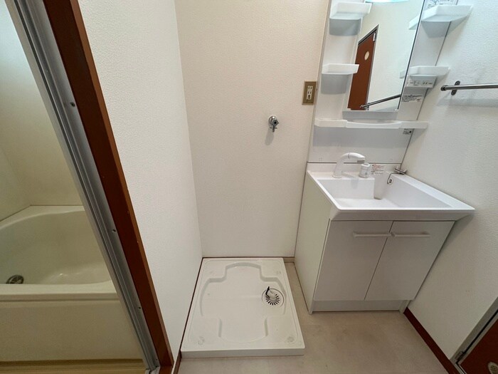 物件内観写真10　(洗濯機置場)