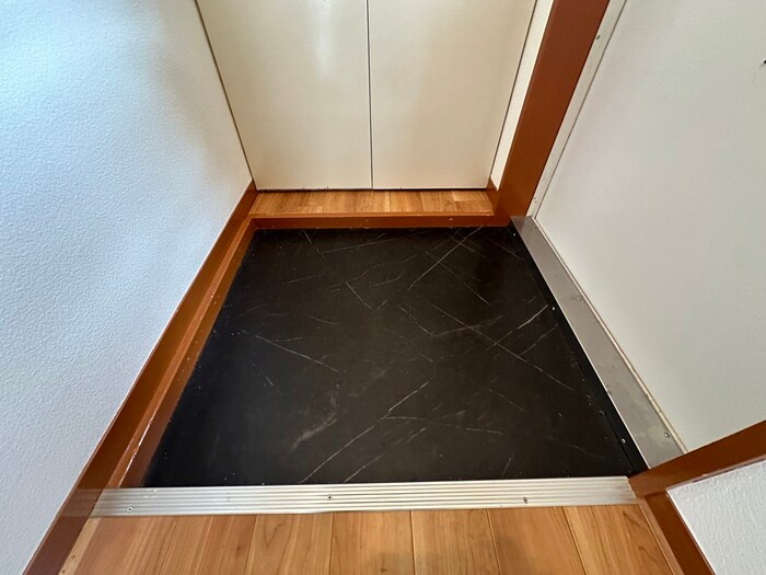 物件内観写真16　(玄関)