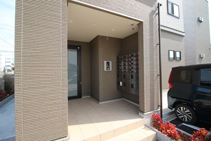 物件外観写真4　(エントランス部分)