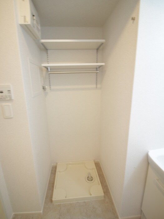 物件内観写真21　(洗濯機置場)