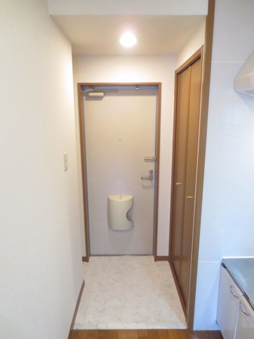 物件内観写真7　(玄関)