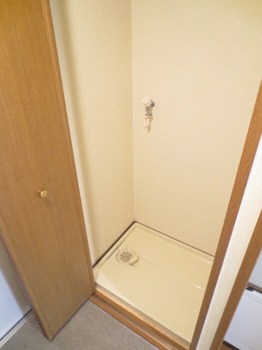 物件内観写真8　(洗濯機置場)