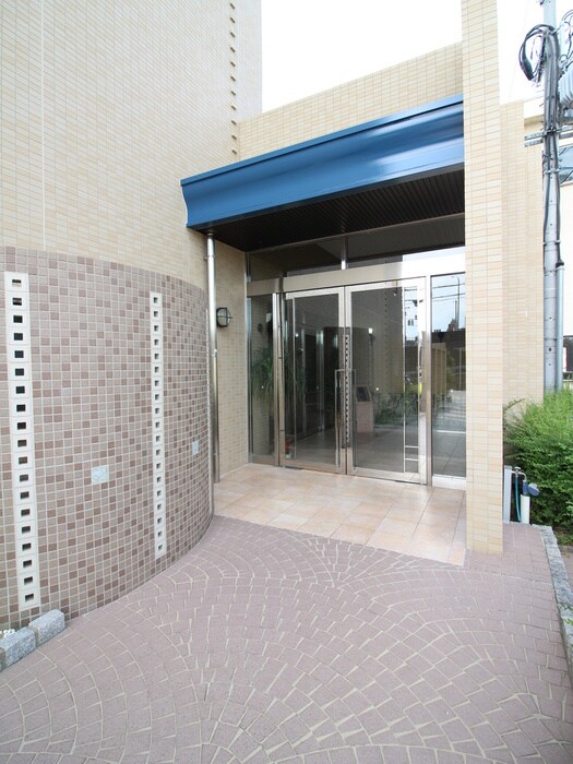 物件外観写真4　(エントランス部分)