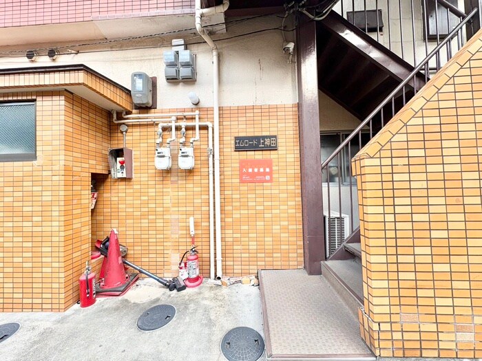 物件外観写真6　(エントランス部分)