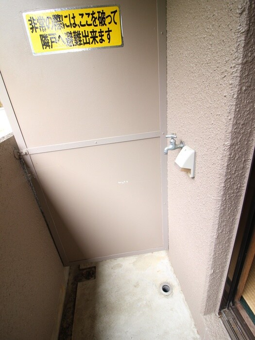 物件内観写真14　(洗濯機置場)