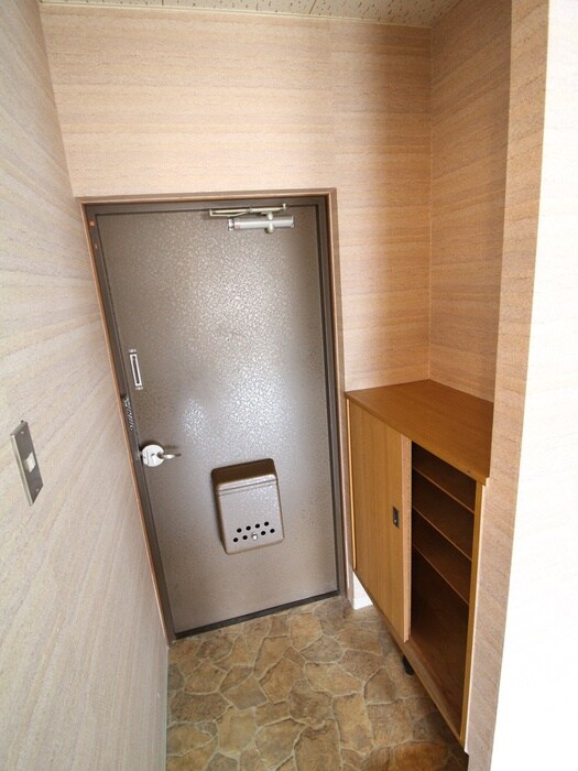 物件内観写真16　(玄関)