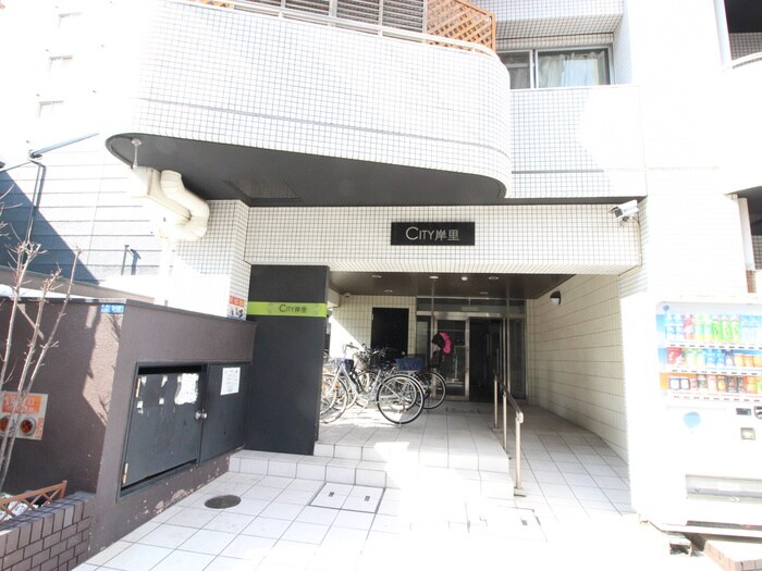 物件外観写真3　(エントランス部分)