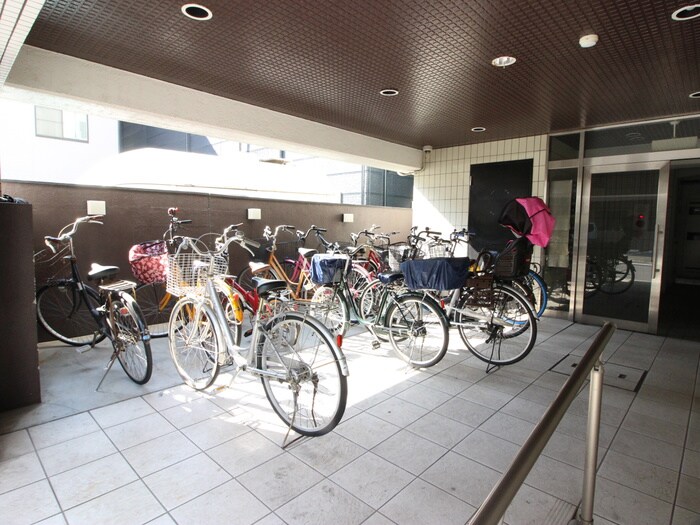 物件外観写真4　(駐輪場)