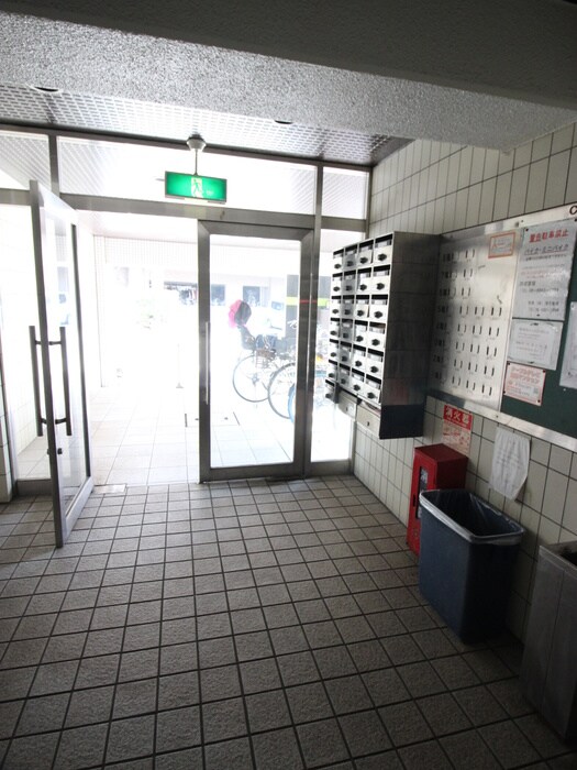 物件外観写真6　(エントランス部分)