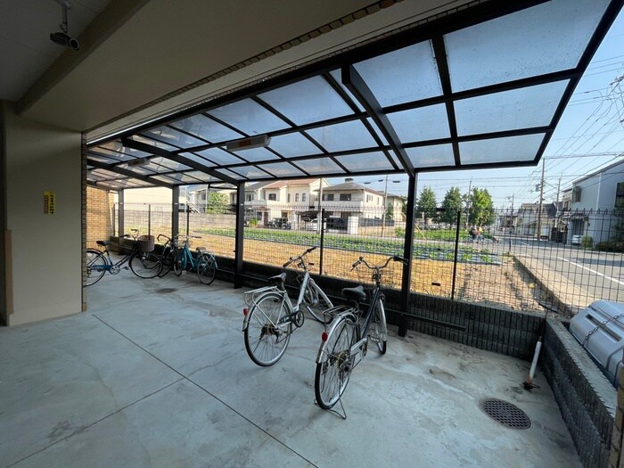 物件外観写真5　(駐輪場)