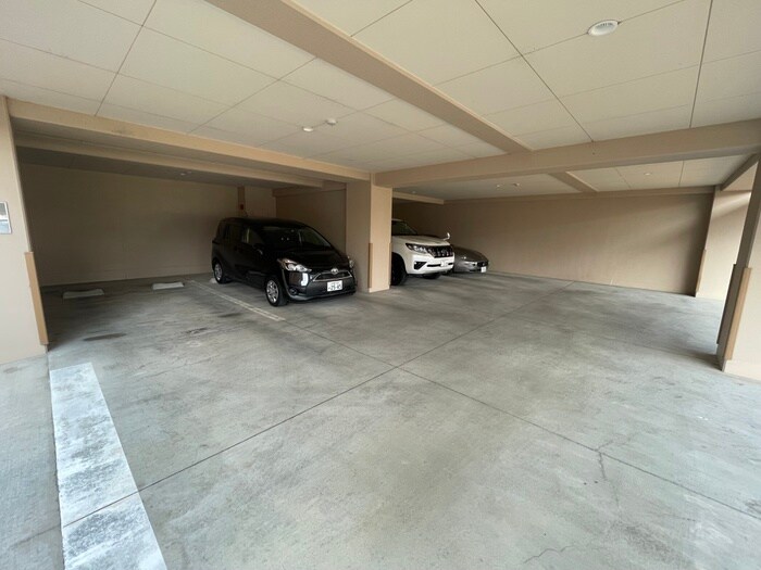 物件外観写真6　(駐車場)