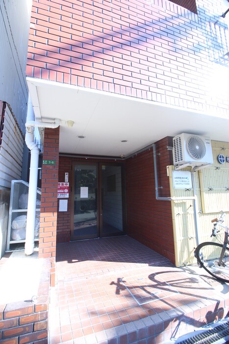 物件外観写真4　(エントランス部分)