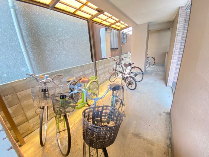 物件外観写真6　(駐輪場)