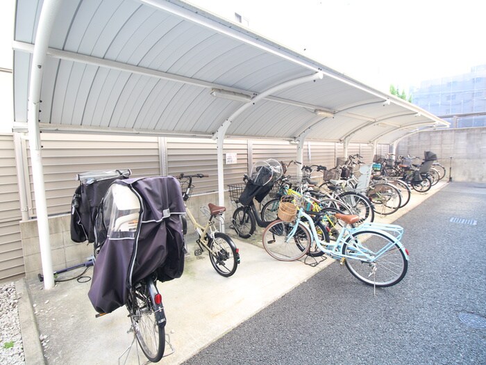 物件外観写真4　(駐輪場)