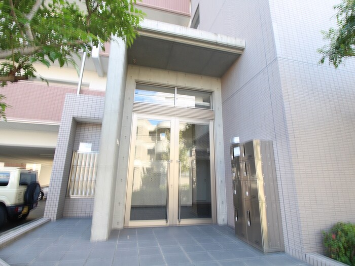 物件外観写真5　(エントランス部分)