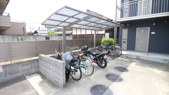 物件外観写真2　(駐輪場)