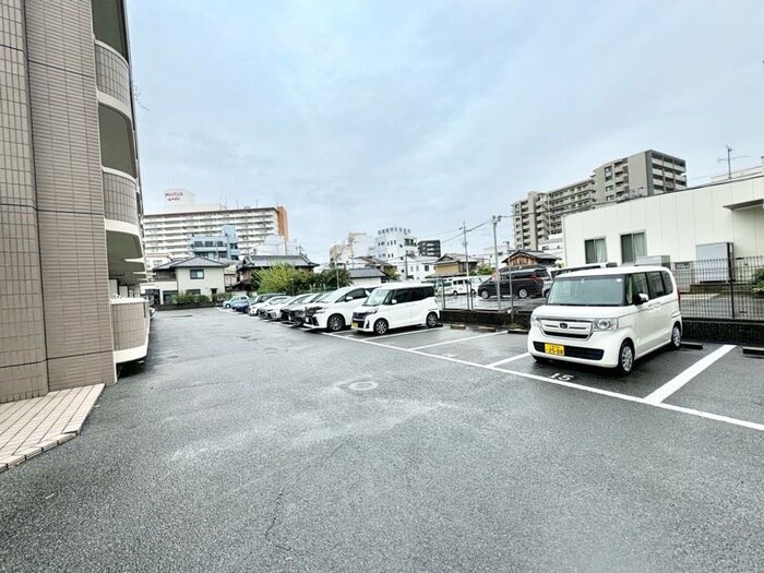 物件外観写真5　(駐車場)