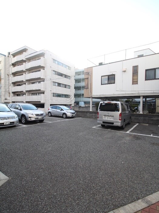 物件外観写真4　(駐車場)