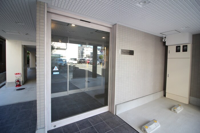 物件外観写真4　(エントランス部分)