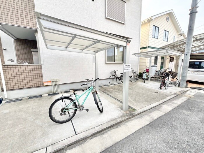 物件外観写真3　(駐輪場)