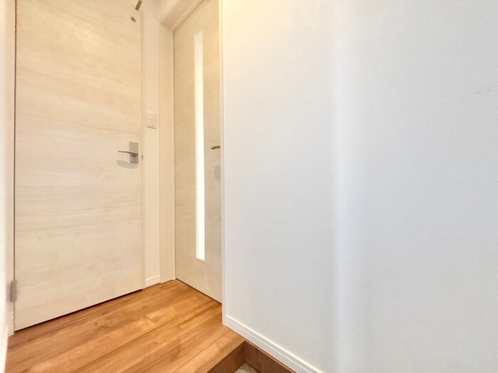 物件内観写真14　(玄関)