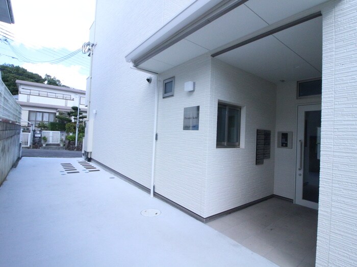 物件外観写真6　(エントランス部分)